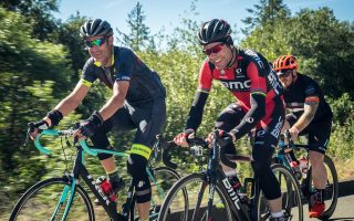 découvrez l'univers du cyclisme : conseils, itinéraires, équipements et astuces pour améliorer vos performances et profiter pleinement de vos balades à vélo.