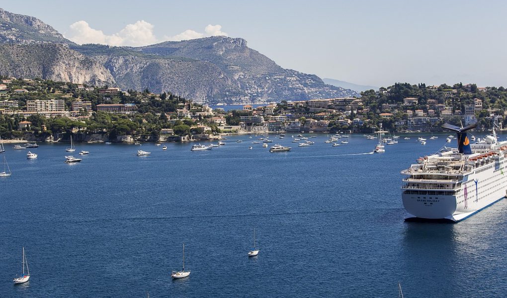 découvrez la côte d'azur, un bijou de la méditerranée où le soleil brille toute l'année, offrant des paysages à couper le souffle, des plages dorées et des villages pittoresques. explorez ses destinations emblématiques comme nice, cannes et saint-tropez, et plongez dans une ambiance glamour et festive.