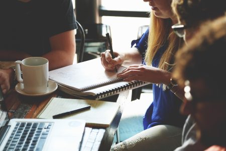 découvrez comment créer et gérer des équipes dynamiques qui stimulent la collaboration, favorisent l'innovation et améliorent la productivité. apprenez les meilleures pratiques pour bâtir un environnement de travail agile et performant.