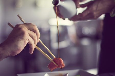 découvrez les délices de la cuisine japonaise, un voyage gustatif unique alliant fraîcheur, harmonie et tradition. explorez des plats emblématiques comme le sushi, le ramen et le tempura, tout en vous immergeant dans la culture culinaire du japon.