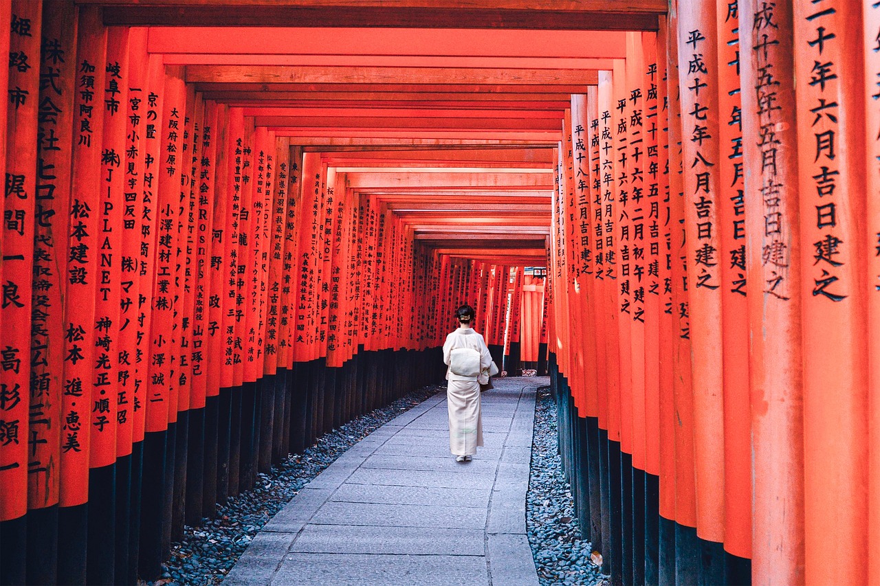 découvrez l'authenticité de la cuisine japonaise, une harmonie de saveurs délicates allant des sushis raffinés aux ramen réconfortants, en passant par des plats emblématiques comme le teriyaki et le tempura. plongez dans l'art culinaire du japon et laissez-vous séduire par ses ingrédients frais et ses techniques traditionnelles.