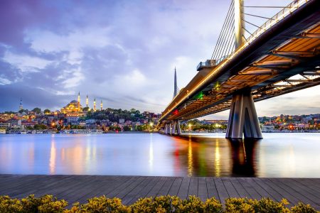 découvrez tout sur la turquie : son riche patrimoine culturel, ses paysages époustouflants, sa délicieuse cuisine et bien plus. explorez les merveilles de ce pays fascinant qui lie tradition et modernité.