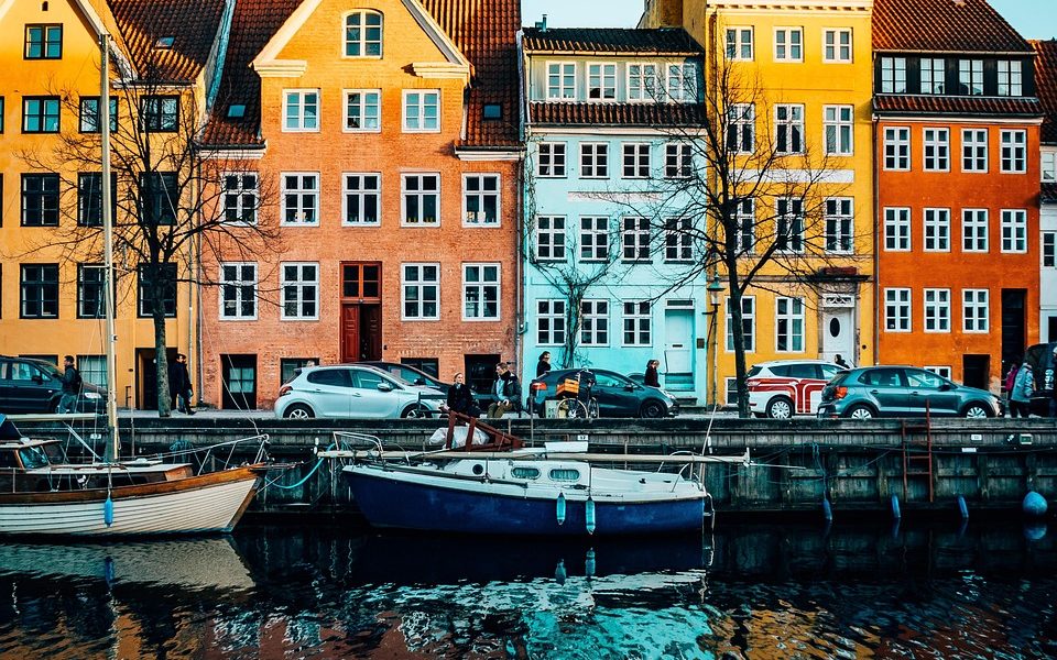 découvrez la beauté des pays nordiques, un mélange fascinant de paysages époustouflants, de cultures riches et d'expériences uniques. explorez la norvège, la suède, le danemark et plus encore à travers des aventures en plein air, une gastronomie délicieuse et un patrimoine historique captivant.