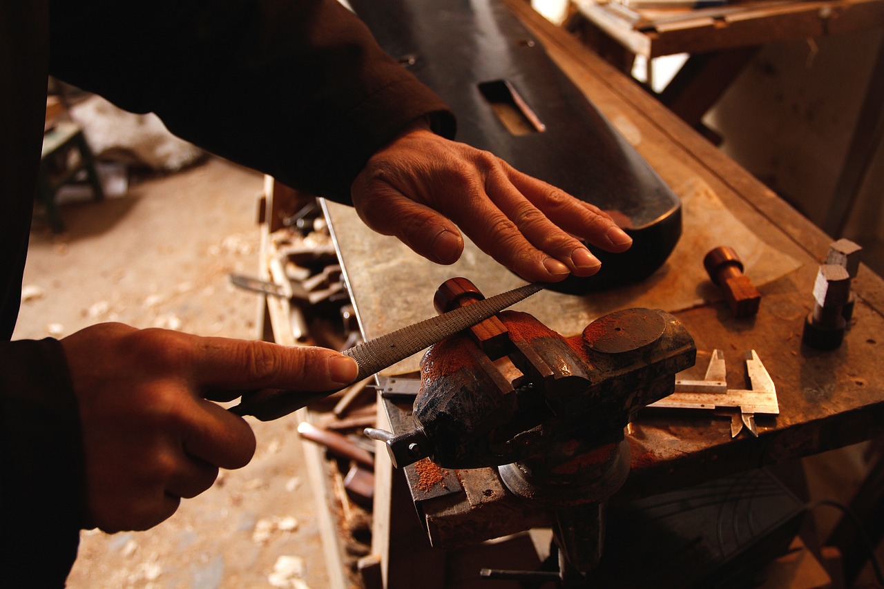 dĂ©couvrez l'univers des artisans, oĂč la passion pour le savoir-faire se mĂȘle Ă l'authenticitĂ©. explorez des crĂ©ations uniques et soutenez les talents locaux qui donnent vie Ă l'artisanat.