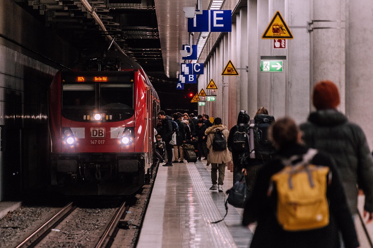 découvrez le plaisir de voyager en train à travers des paysages spectaculaires. profitez de trajets confortables, de services à bord de qualité et d'une expérience unique de découverte de nouvelles destinations. que ce soit pour un déplacement professionnel ou une escapade, le voyage en train vous offre une alternative écologique et relaxante.