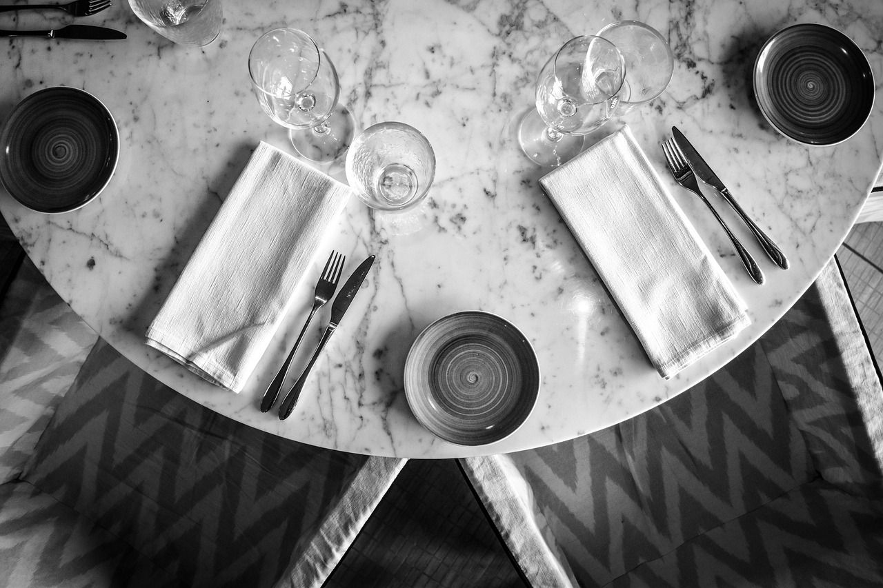 découvrez l'élégance et la richesse du design avec nos tables yougoslaves, alliant artisanat traditionnel et esthétique moderne. parfaites pour embellir votre intérieur.